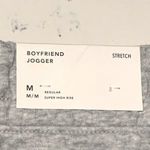 Brand new women’s American Eagle Boyfriend Jogger size medium